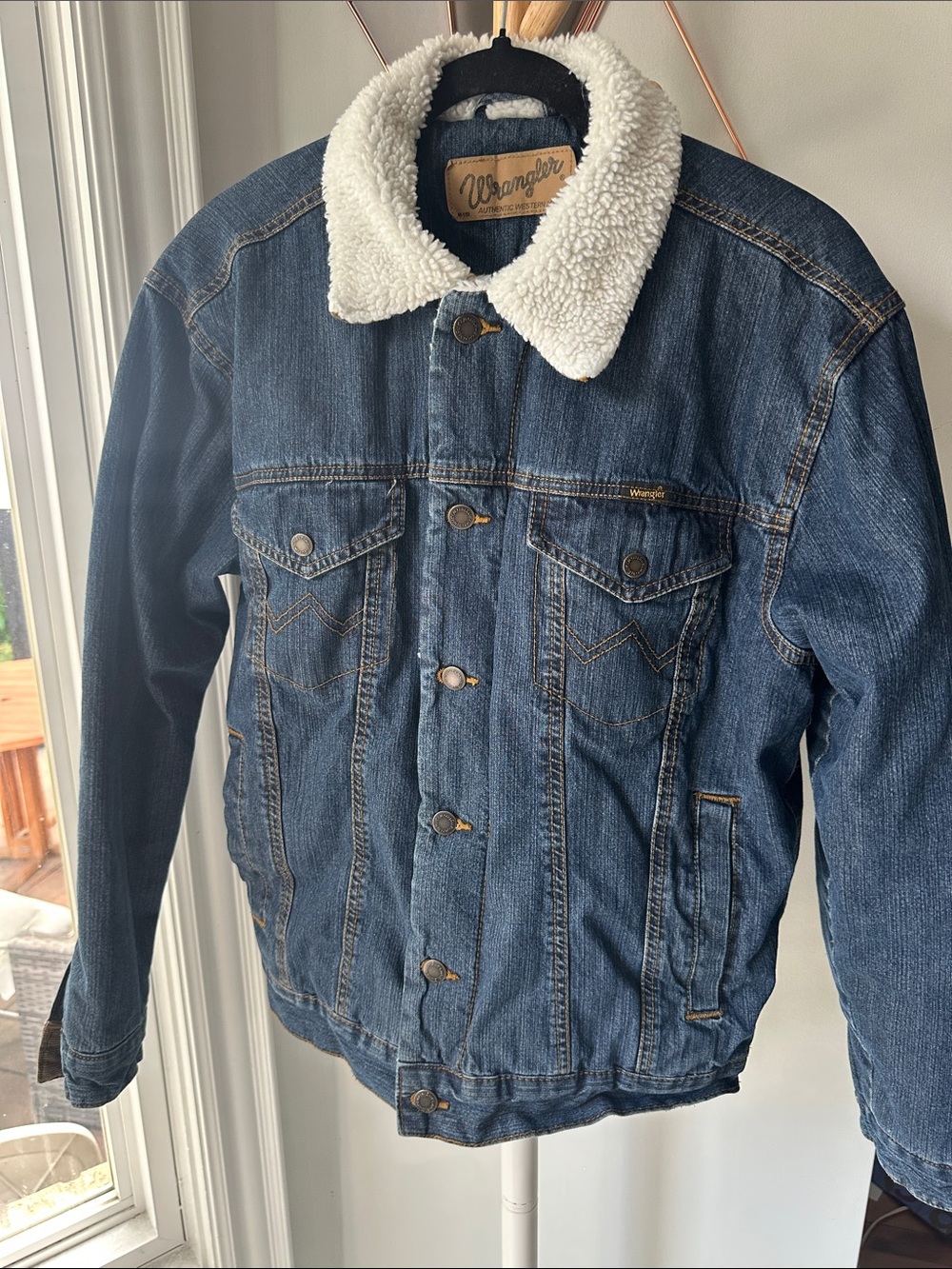 WRANGLER Blue Denim Jean Trucker Jacket White Sherpa Lining Men’s Size Small